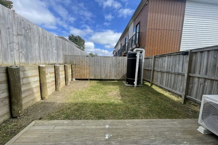 Photo of property in 3/1 Sylvan Crescent, Te Atatu South, Auckland, 0610