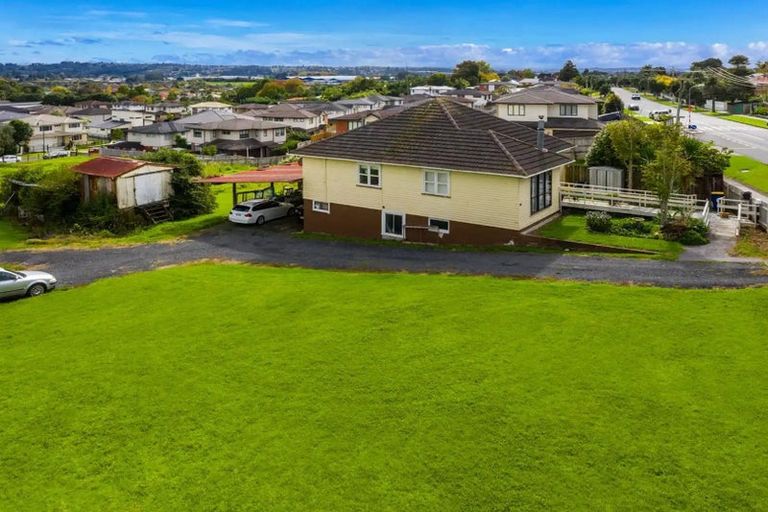 Photo of property in 121 Sturges Road, Henderson, Auckland, 0612