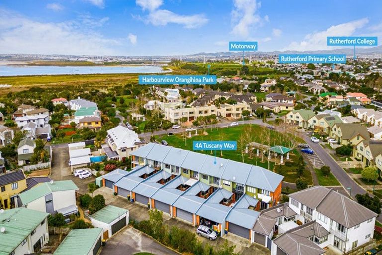 Photo of property in 4a Tuscany Way, Te Atatu Peninsula, Auckland, 0610