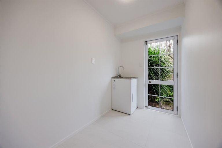 Photo of property in 1/5 Kadina Place, Botany Downs, Auckland, 2010
