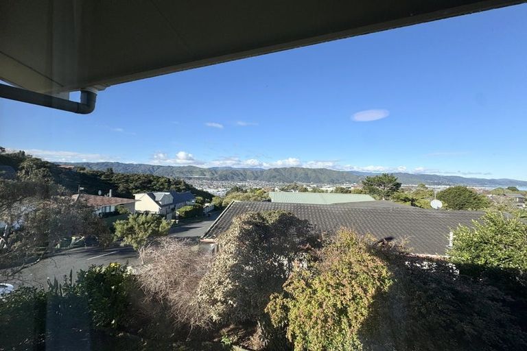 Photo of property in 27 Viewmont Drive, Harbour View, Lower Hutt, 5010