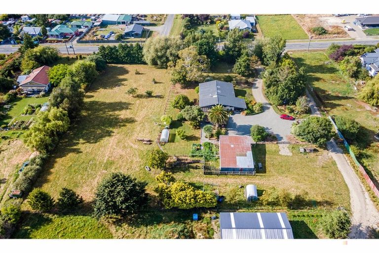 Photo of property in 72 Timaru Road, Waimate, 7924