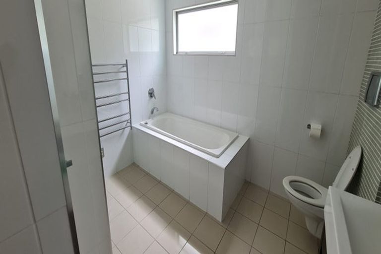 Photo of property in 5a Aberdeen Road, Castor Bay, Auckland, 0620