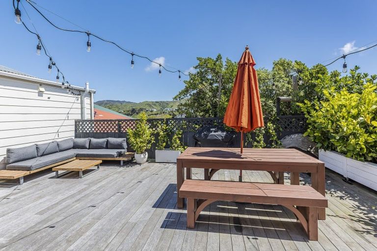 Photo of property in 8 Veronica Street, Brooklyn, Wellington, 6021