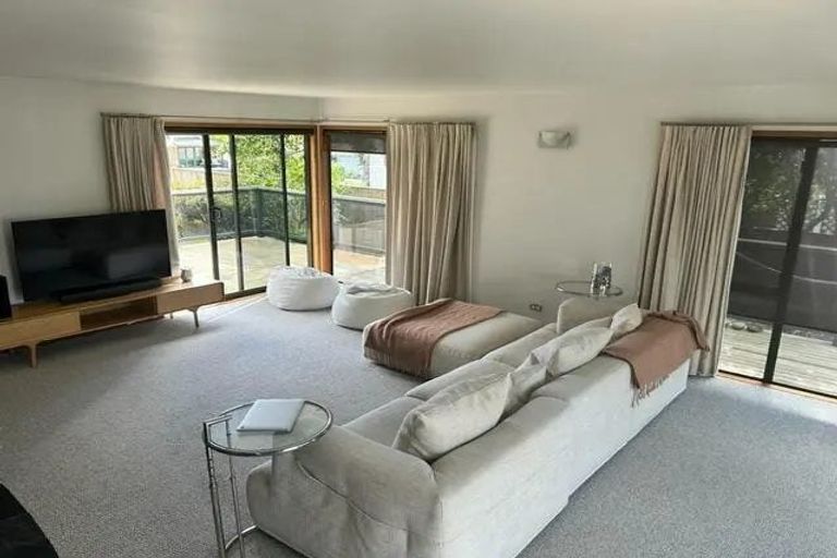 Photo of property in 71 Wairau Road, Oakura, 4314