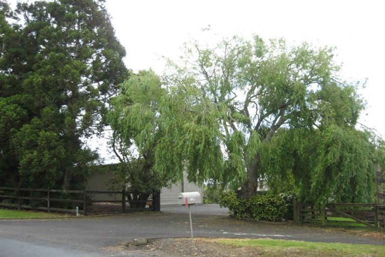Photo of property in 176 Tawa Road, Kumeu, 0891