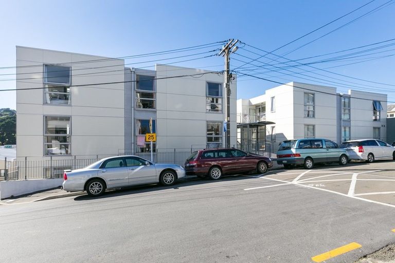 Photo of property in Hanson House, 3b/27 Hanson Street, Mount Cook, Wellington, 6021