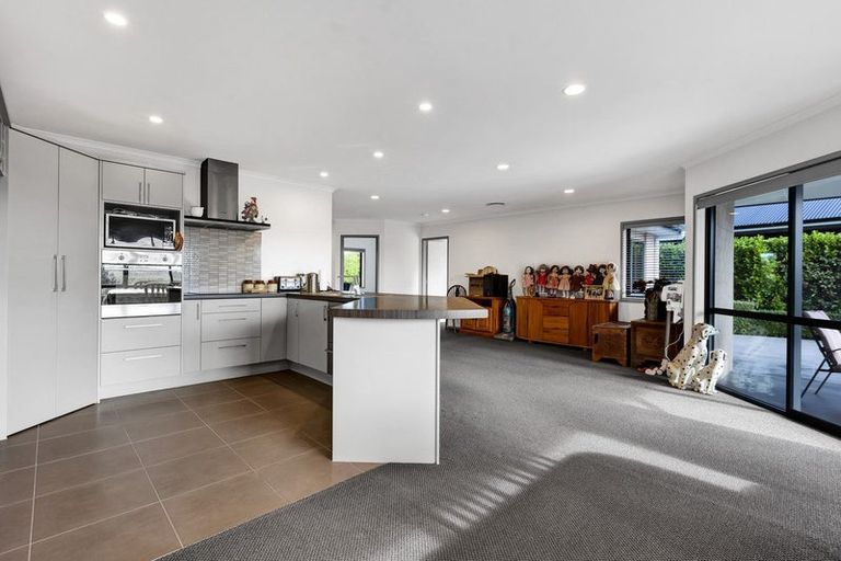 Photo of property in 3 Larlin Heights, Hawera, 4675