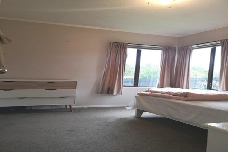 Photo of property in 12 Leven Lane, Totara Heights, Auckland, 2105