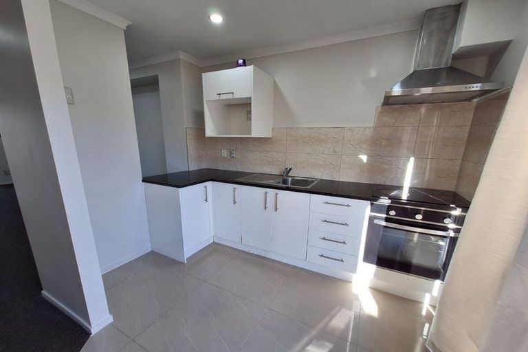 Photo of property in 2/3 Wallson Crescent, Wiri, Auckland, 2104