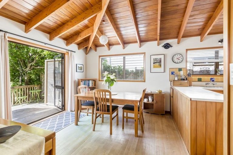 Photo of property in 2/16 Mahara Avenue, Birkenhead, Auckland, 0626