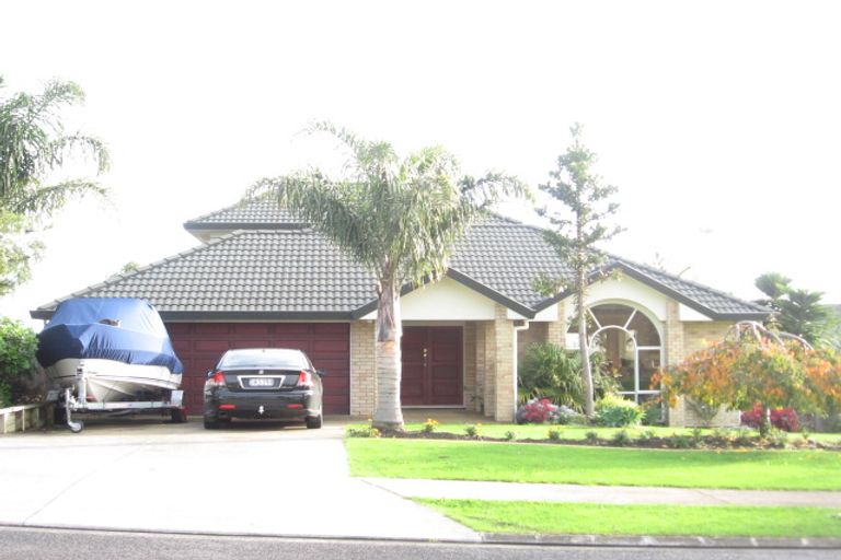 Photo of property in 38 Kuripaka Crescent, The Gardens, Auckland, 2105