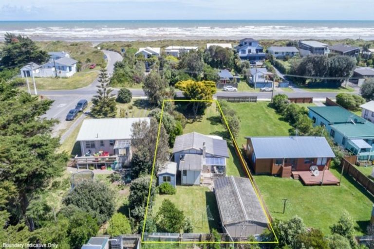 Photo of property in 70 Rua Avenue, Waitarere Beach, Levin, 5510