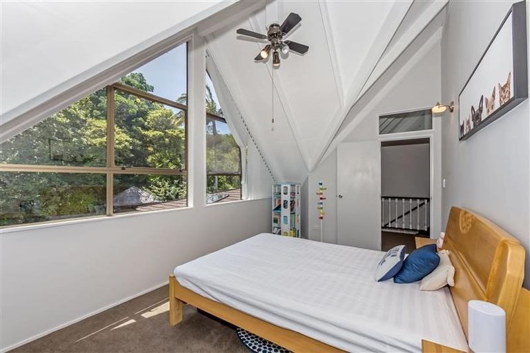 Photo of property in 20 Zita Avenue, Matakatia, Whangaparaoa, 0930