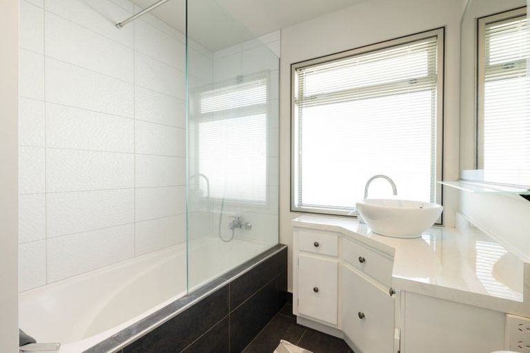 Photo of property in 69 Omokoroa Road, Omokoroa, 3114