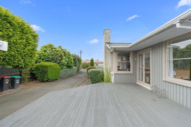 Photo of property in 37 Greendale Avenue, Avonhead, Christchurch, 8042