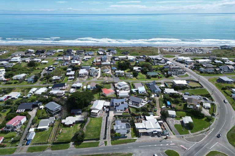 Photo of property in 50a Signal Street, Foxton Beach, Foxton, 4815