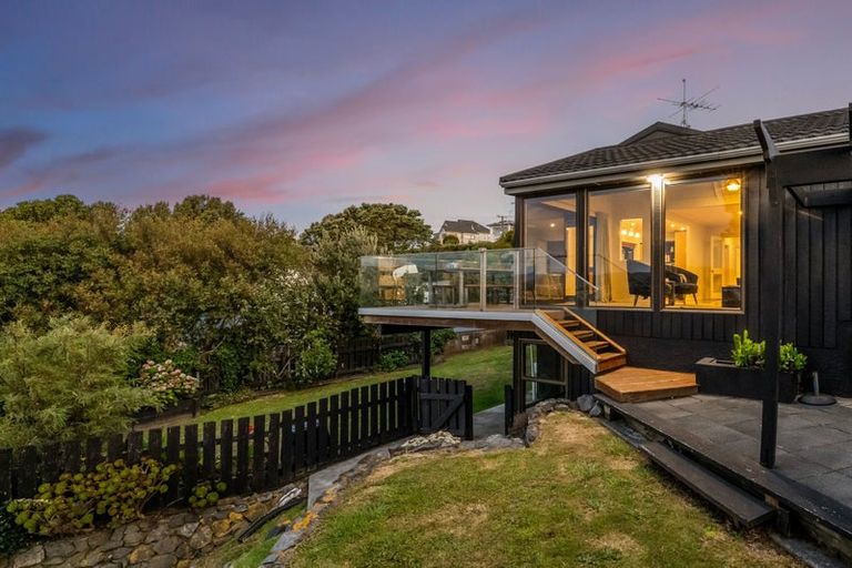 Photo of property in 55 Kahu Road, Paremata, Porirua, 5024