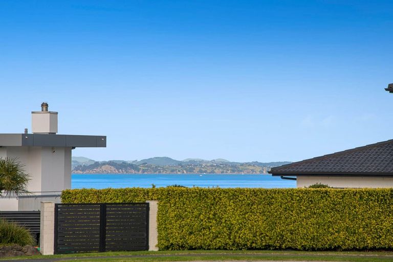 Photo of property in 51 Balboa Drive, Matakatia, Whangaparaoa, 0930