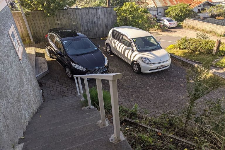 Photo of property in 37 Milne Terrace, Island Bay, Wellington, 6023