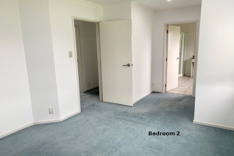 Photo of property in 2/90 Pupuke Road, Hillcrest, Auckland, 0627