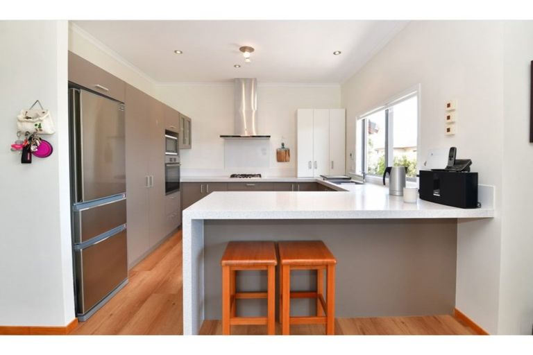 Photo of property in 10 Seamount Drive, Red Beach, 0932