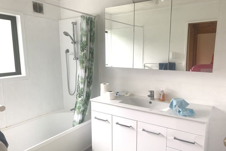 Photo of property in 2/19 Ayr Road, Pakuranga, Auckland, 2010