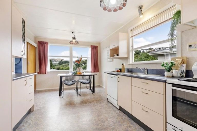 Photo of property in 8 Diane Grove, Paparangi, Wellington, 6037