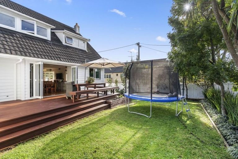 Photo of property in 16a Fenwick Avenue, Milford, Auckland, 0620