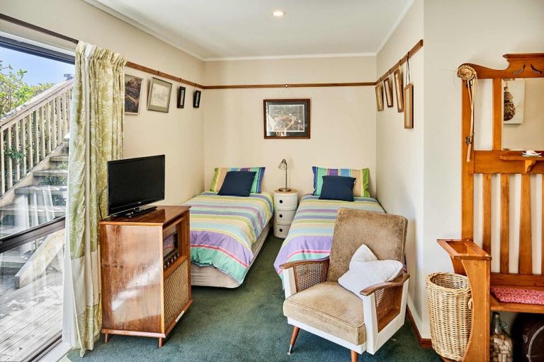 Photo of property in 20 Grays Road, Plimmerton, Porirua, 5026