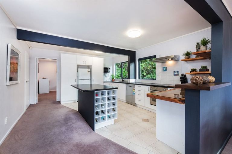 Photo of property in 30 Wood Bay Road, Titirangi, Auckland, 0604