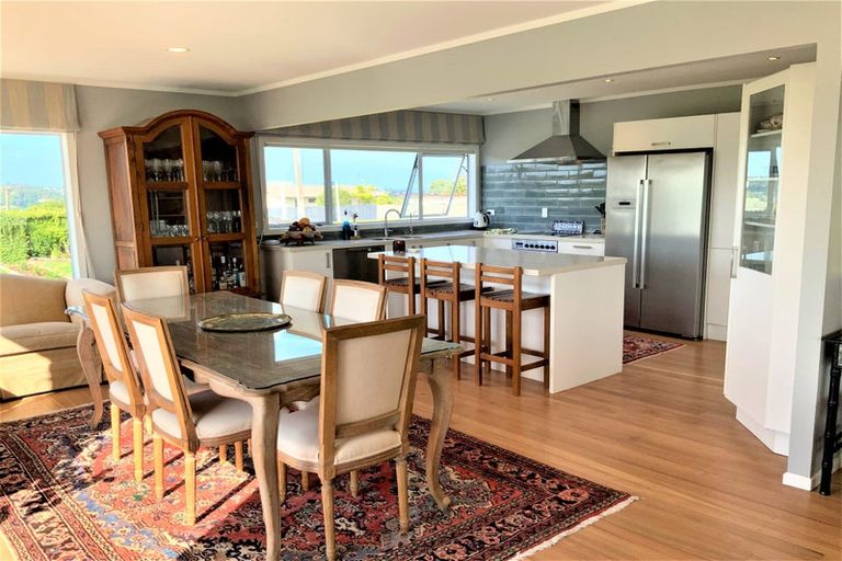 Photo of property in 22 Melandra Road, Stanmore Bay, Whangaparaoa, 0932