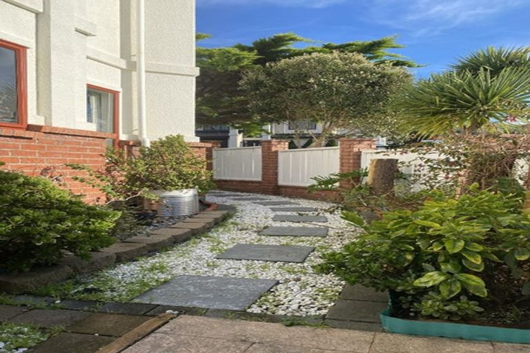 Photo of property in 27 Amesbury Drive, Churton Park, Wellington, 6037