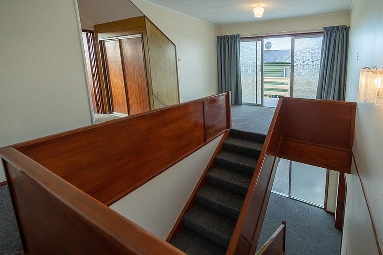 Photo of property in 100 Frankley Road, Frankleigh Park, New Plymouth, 4310