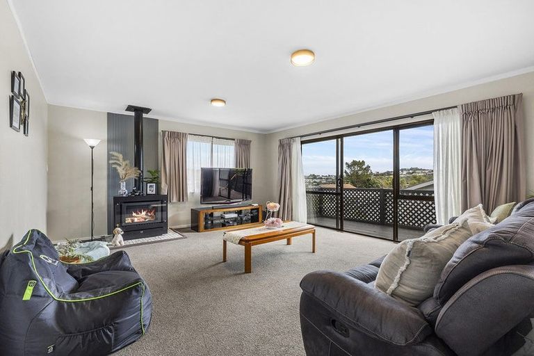 Photo of property in 8 The Bollard, Whitby, Porirua, 5024