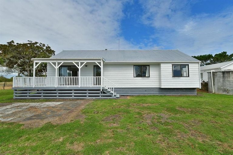 Photo of property in 323 South Head Road, South Head, Helensville, 0874