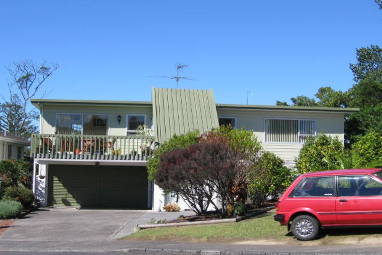 Photo of property in 51 Cron Avenue, Te Atatu South, Auckland, 0610