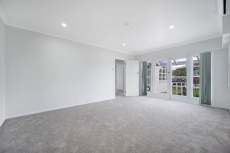 Photo of property in 16 Sylvan Crescent, Te Atatu South, Auckland, 0610