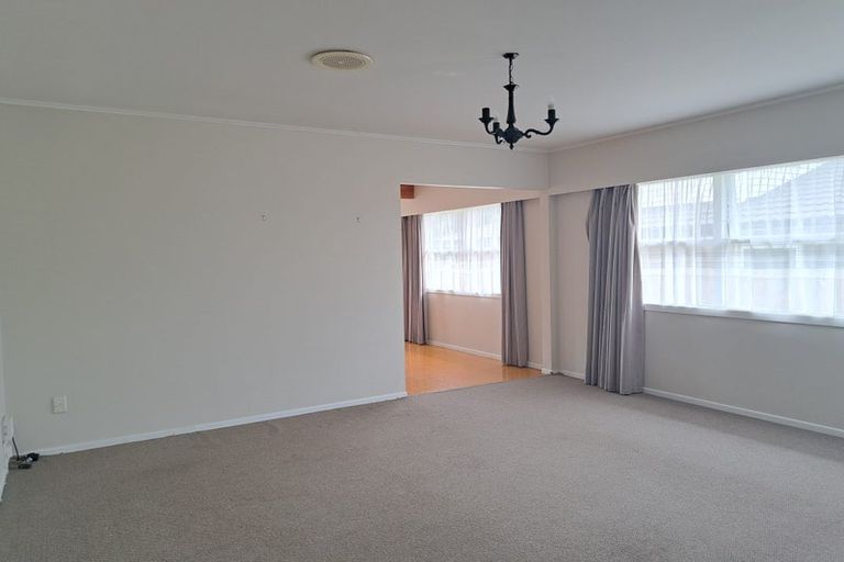 Photo of property in 12 Roby Street, Te Atatu Peninsula, Auckland, 0610