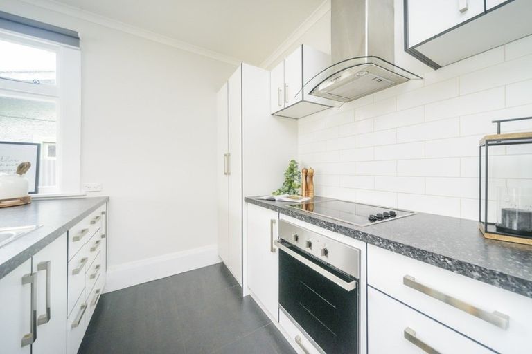 Photo of property in 11 Shamrock Street, Takaro, Palmerston North, 4412