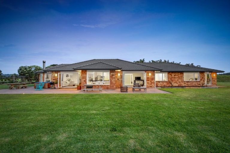 Photo of property in 135a Hutchinson Road, Helensville, 0875