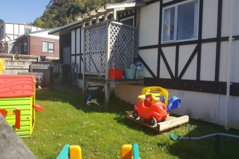 Photo of property in 100 Rangituhi Crescent, Takapuwahia, Porirua, 5022