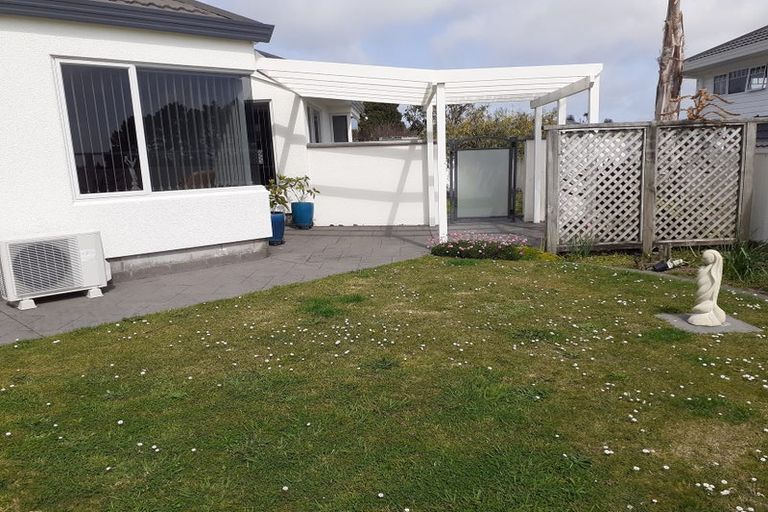 Photo of property in 12 Shelter Grove, Frankleigh Park, New Plymouth, 4310