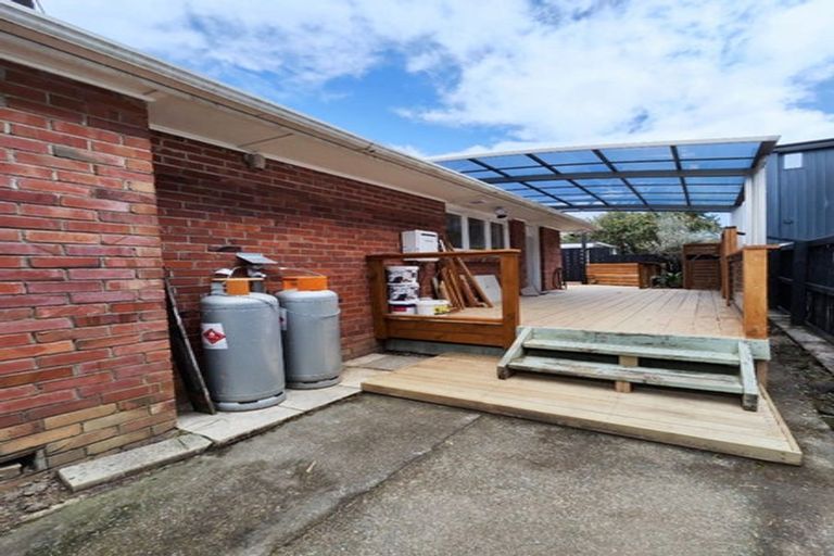 Photo of property in 1/61 Neil Avenue, Te Atatu Peninsula, Auckland, 0610