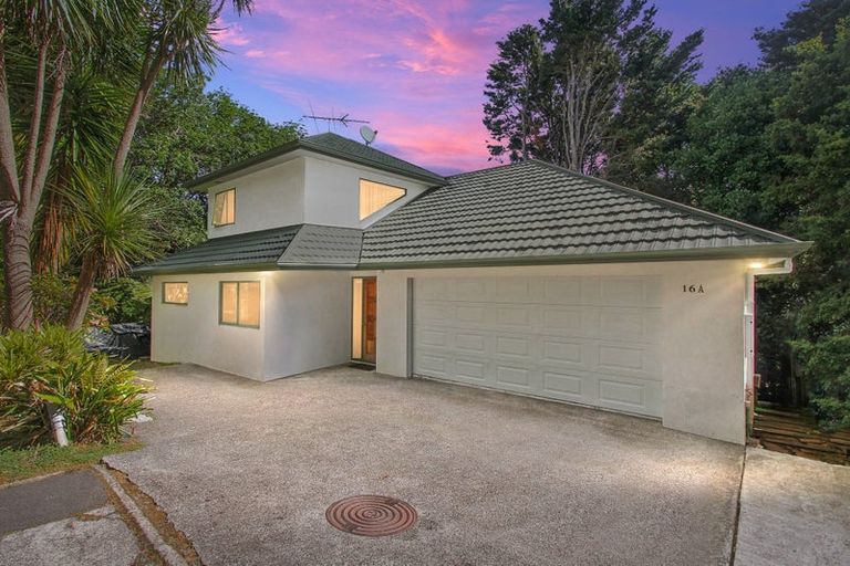 Photo of property in 16a Kingsclere Place, Goodwood Heights, Auckland, 2105
