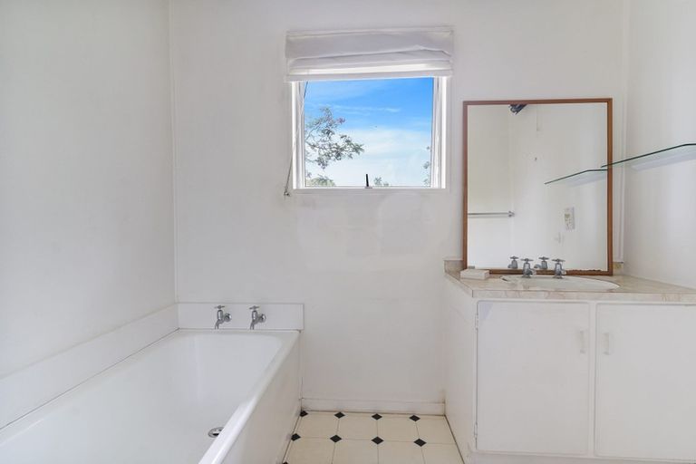 Photo of property in 9 Sikkim Crescent, Clover Park, Auckland, 2019