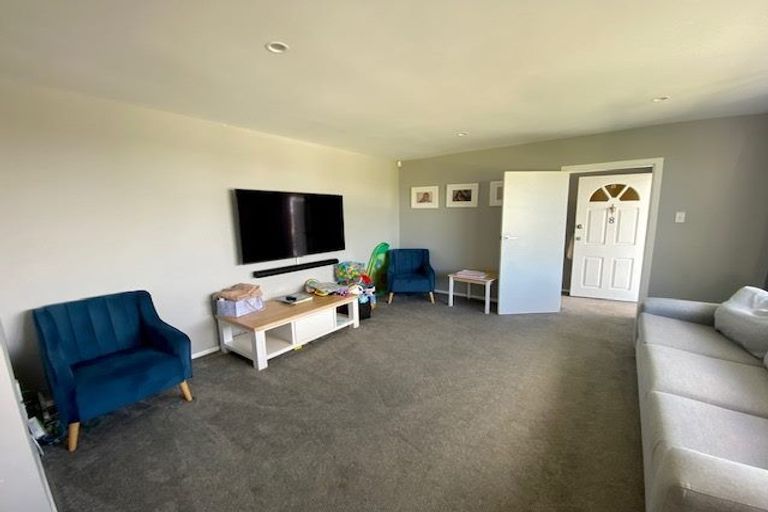 Photo of property in 8 Kelwyn Road, Kelston, Auckland, 0602