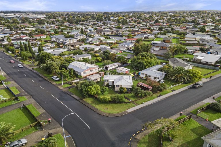 Photo of property in 2 President Avenue, Papakura, 2110