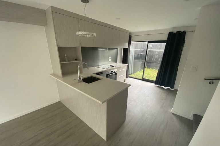 Photo of property in 2/20 Metcalfe Road, Ranui, Auckland, 0612