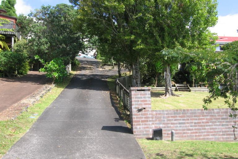 Photo of property in 2/15 Valdese Rise, Browns Bay, Auckland, 0630